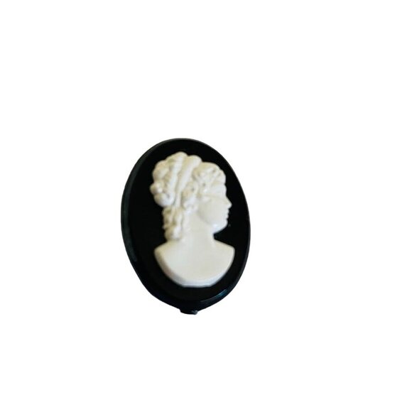 Vintage Oval Lady Cameo Brooch Black & White Acrylic 1" 3/4" - Picture 1 of 6